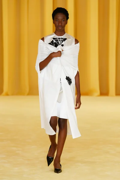 Look 19